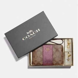Limit Edition Coach Wristlet